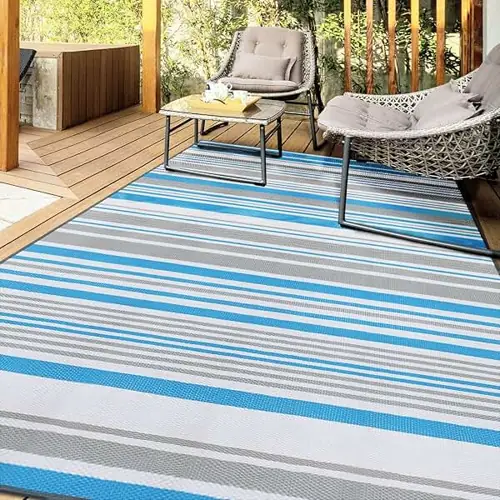 Geometric patterned outdoor carpet in courtyard