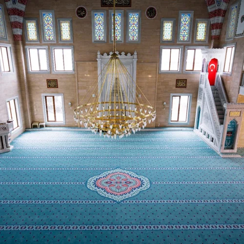 Mosque carpet with a seamless design that enhances the unity of the prayer space.