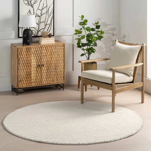 Thick, soft wool rug with a knitted finish, designed for comfort and elegance