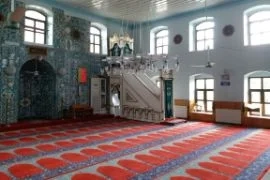 Traditional Turkish mosque carpet for Dubai prayer areas
