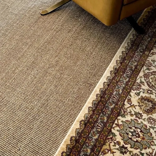 Whidbey Wide Sisal Carpet – Wide-weave natural fiber flooring with modern appeal, ideal for spacious Dubai interiors and luxury settings.