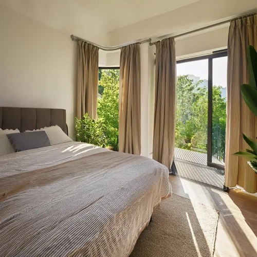 Custom silk drapes for Dubai penthouse – perfect blend of luxury and privacy