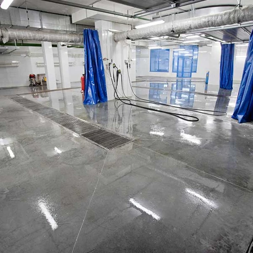 Epoxy vapor barrier flooring in a Dubai basement preventing moisture and floor damage.