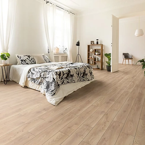Eurohome Bracknell Natural Oak effect Moisture resistant Laminate Flooring