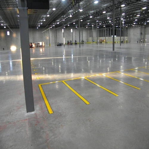 Self-dispersing epoxy flooring in a Dubai warehouse for high-impact resistance and durability
