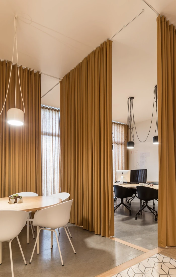 Dubai office curtains supplier – premium quality curtains for commercial interiors.