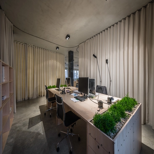 Smart office motorized curtains in Dubai – remote-controlled curtain solutions for effortless operation, modern design, and enhanced workspace efficiency.