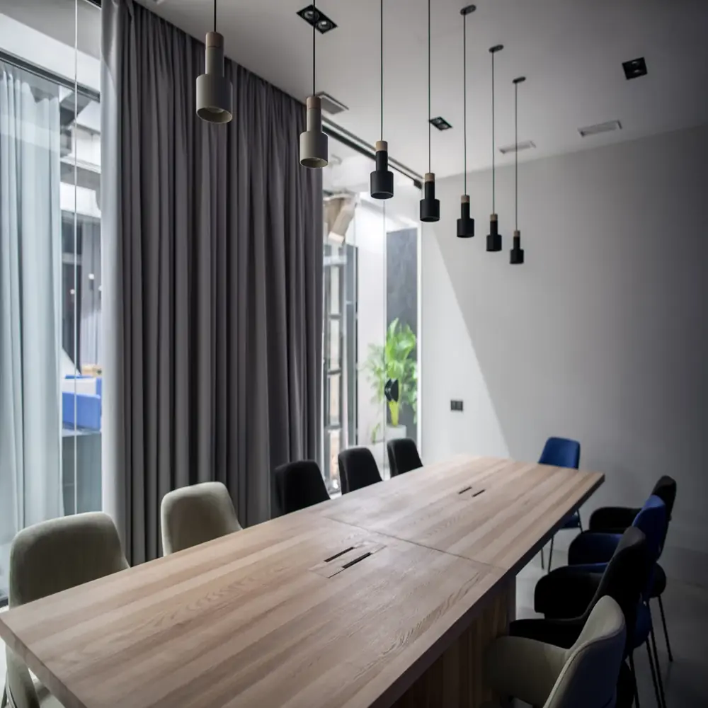 Tailor-made office curtains in Dubai – designed to match your company’s branding and decor.